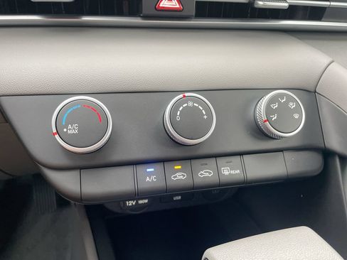 Certified 2025 Hyundai Elantra SE FWD image 45