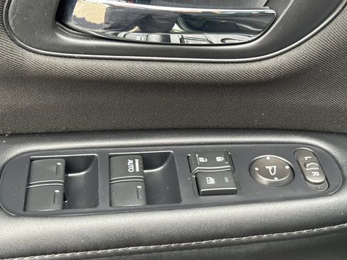 Used 2018 Honda HR-V LX image 12