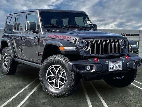 Used 2025 Jeep Wrangler Unlimited Rubicon AWD/4WD image 12