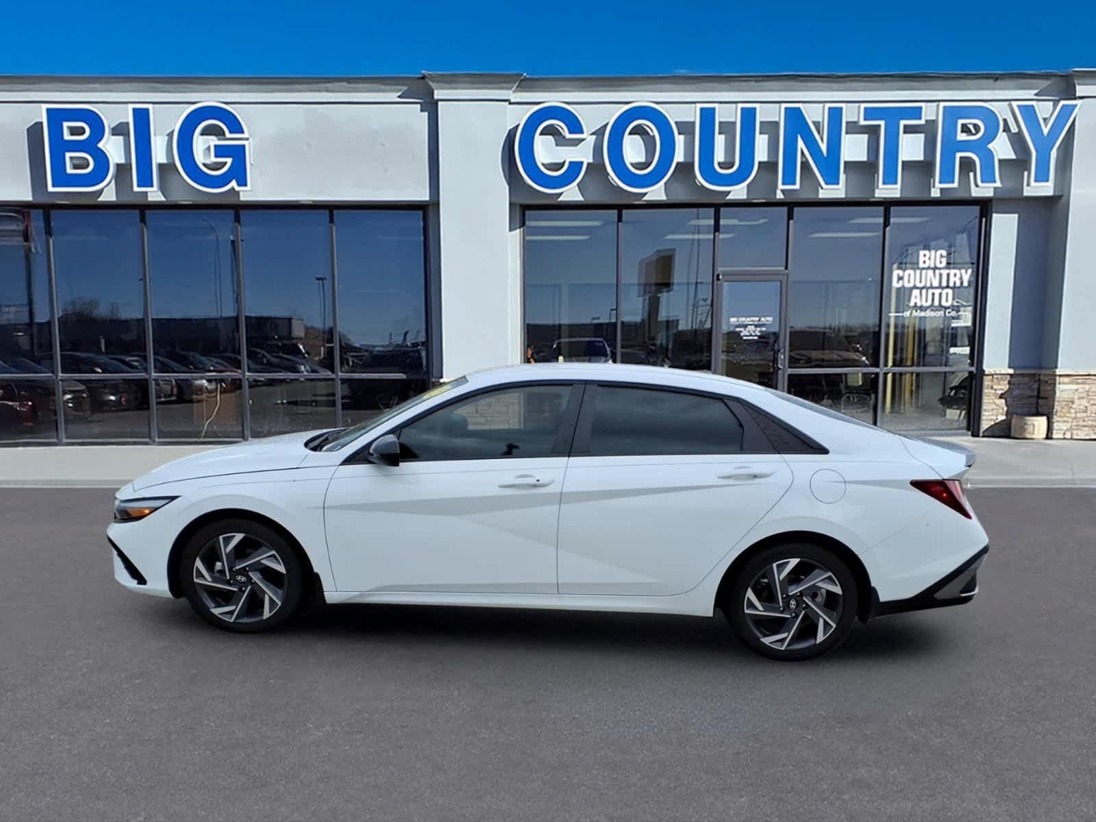 Used 2025 Hyundai Elantra Sport FWD image 8