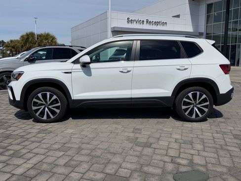 Used 2024 Volkswagen Taos SE image 11
