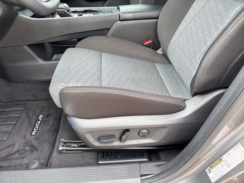 Used 2023 Nissan Rogue SV image 14