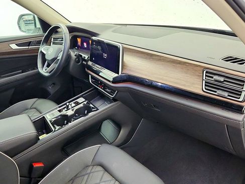 Used 2024 Volkswagen Atlas SEL Premium R-Line image 26