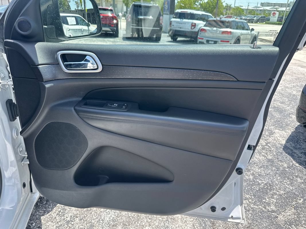 Used 2017 Jeep Grand Cherokee Altitude AWD/4WD image 30