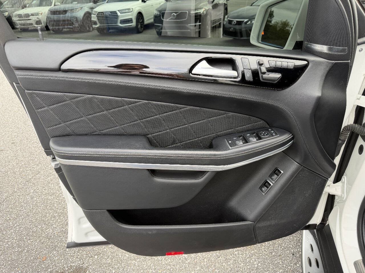 Used 2014 Mercedes-Benz GL 550 4MATIC image 9