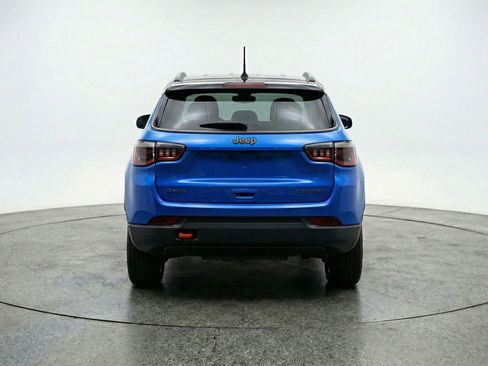 Used 2025 Jeep Compass Trailhawk AWD/4WD image 7