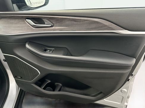 Used 2022 Jeep Grand Cherokee Limited 4xe image 35