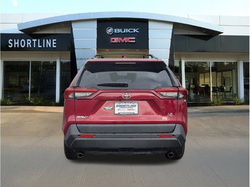 Used 2021 Toyota RAV4 LE AWD/4WD image 4
