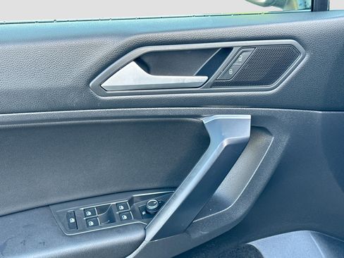 Used 2021 Volkswagen Tiguan SE w/ Panoramic Sunroof Package image 15