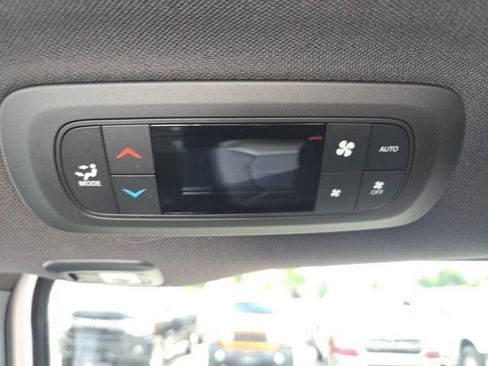 New 2026 Chrysler Pacifica Select image 30