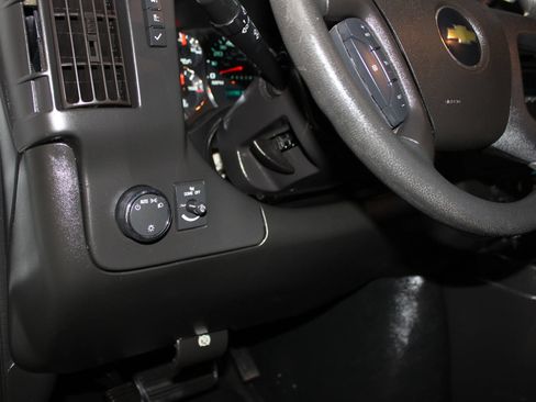 Used 2017 Chevrolet Express 2500 Extended RWD image 16