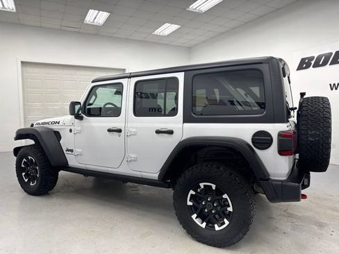 Used 2025 Jeep Wrangler Unlimited Rubicon AWD/4WD image 7