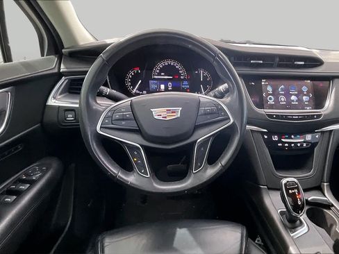 Used 2018 Cadillac XT5 Luxury w/ Driver Awareness Package FWD image 6