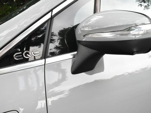 Used 2023 Mercedes-Benz EQE 350+ 4MATIC SUV w/ Exclusive Trim Package image 31