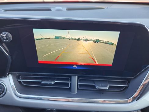 Used 2026 Chevrolet Trax LT image 13