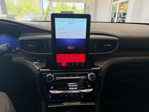 Used 2021 Ford Explorer Platinum AWD/4WD image 6