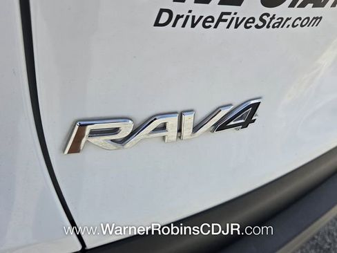 Used 2019 Toyota RAV4 XLE FWD image 12