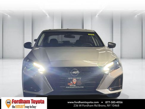 Used 2025 Nissan Altima 2.5 SV FWD image 2
