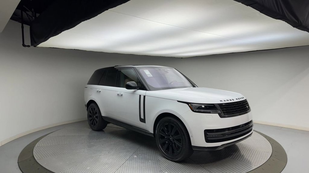 Used 2023 Land Rover Range Rover SE AWD/4WD image 2