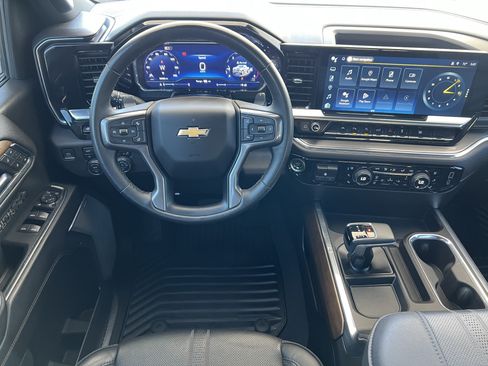 Used 2024 Chevrolet Silverado 1500 High Country w/ High Country Premium Package AWD/4WD image 32