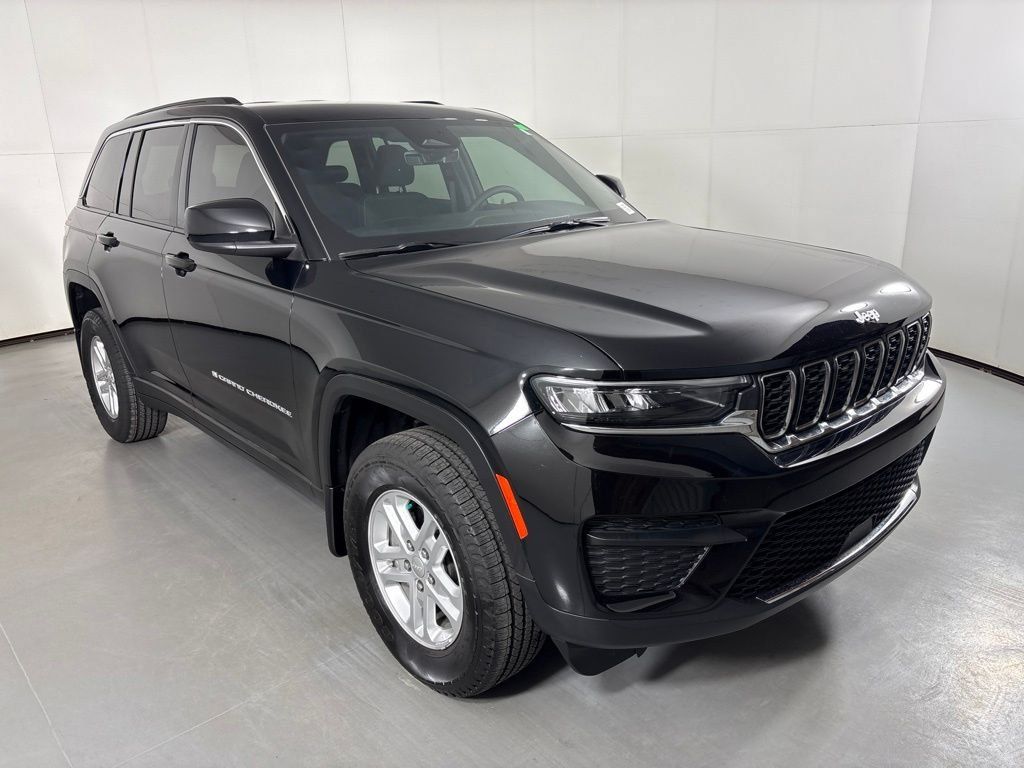 Used 2025 Jeep Grand Cherokee Laredo w/ MOPAR Finishing Package RWD image 2