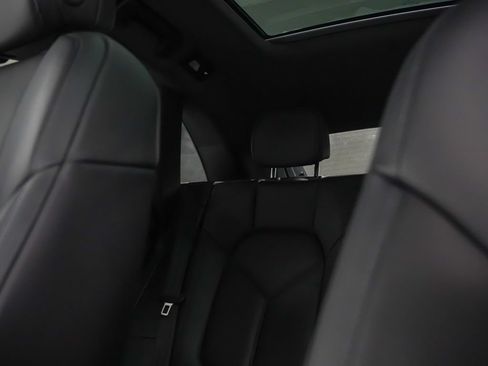 Used 2026 Porsche Macan AWD/4WD image 36