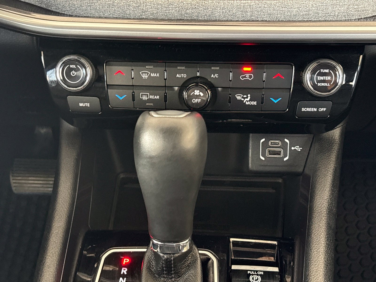 Used 2024 Jeep Compass Latitude w/ Sun and Sound Group AWD/4WD image 23