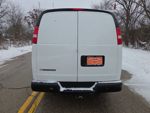 Used 2019 Chevrolet Express 3500 w/ Driver Convenience Package image 5