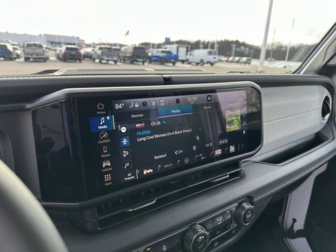 Used 2025 Jeep Wrangler Sahara image 28