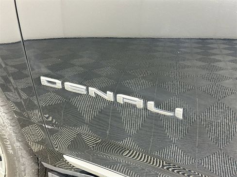 Used 2023 GMC Yukon XL Denali image 28