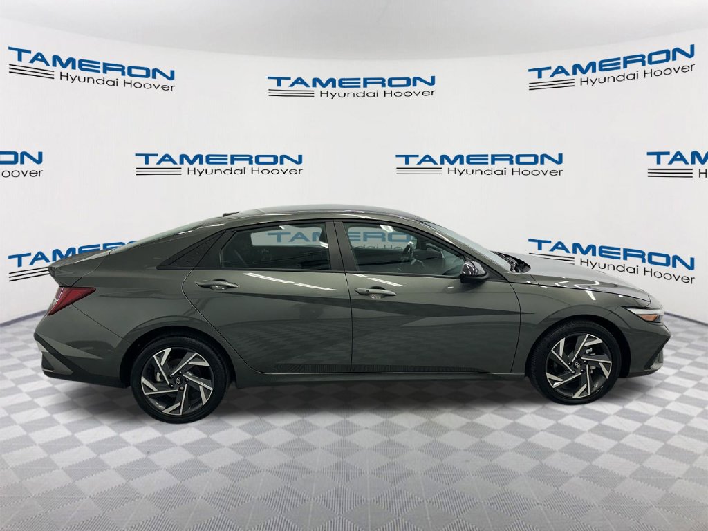 Used 2025 Hyundai Elantra SEL FWD image 6