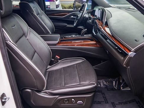 Used 2022 Cadillac Escalade Premium Luxury w/ Performance Package AWD/4WD image 17