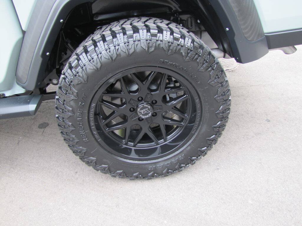 Used 2023 Jeep Gladiator Sport AWD/4WD image 25