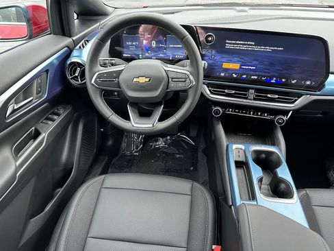 New 2026 Chevrolet Equinox EV LT image 17