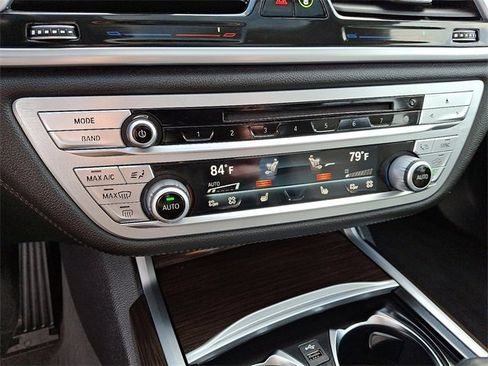 Used 2020 BMW 745e xDrive image 17