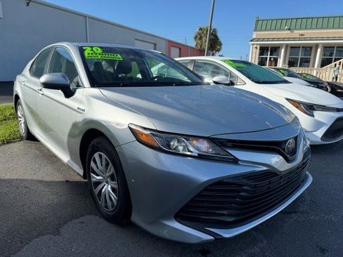 Used 2020 Toyota Camry LE image 1