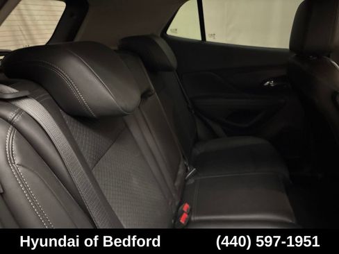 Used 2022 Buick Encore Preferred AWD/4WD image 22