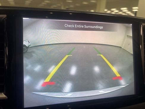 Used 2024 Chrysler Pacifica Touring-L image 23