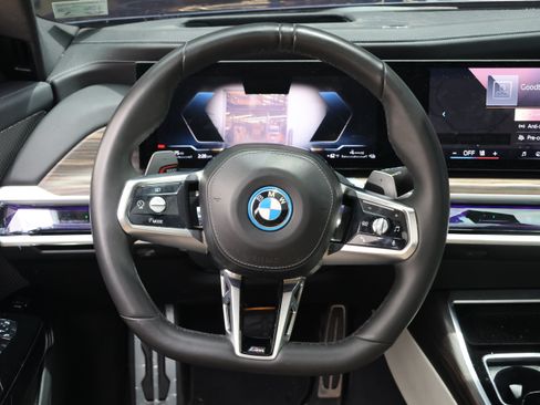 Used 2024 BMW 750e xDrive AWD/4WD image 19