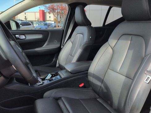 Certified 2024 Volvo XC40 B5 Ultimate w/ Protection Package Premier image 13