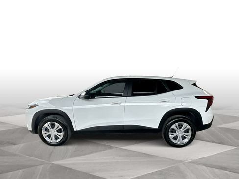 Used 2025 Chevrolet Trax LS FWD image 5