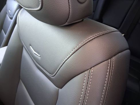 Used 2026 Cadillac XT5 Luxury w/ LPO, Premium Carpet Package FWD image 19