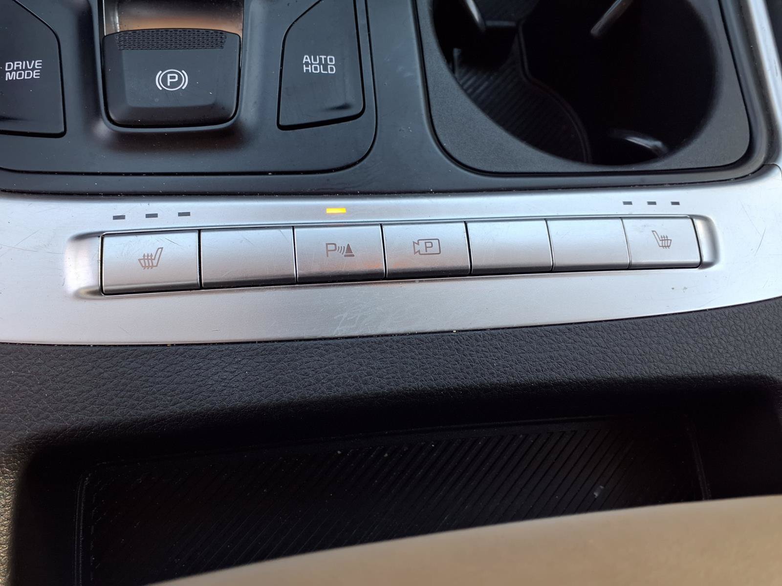 Used 2025 Kia Carnival FWD image 18