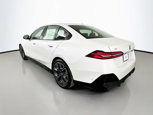 Used 2026 BMW i5 eDrive40 w/ M Sport Package image 7