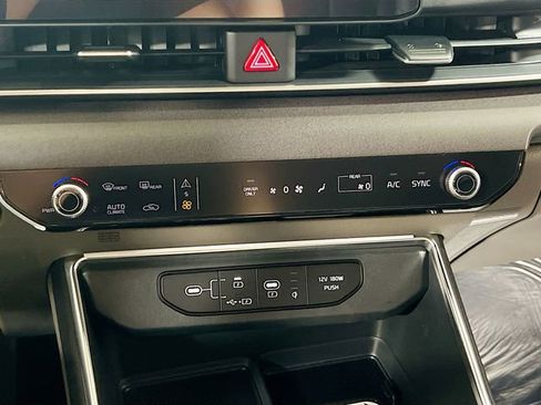 New 2026 Kia Carnival EX image 16