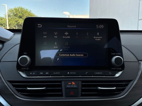 Used 2025 Nissan Altima 2.5 SV FWD image 29