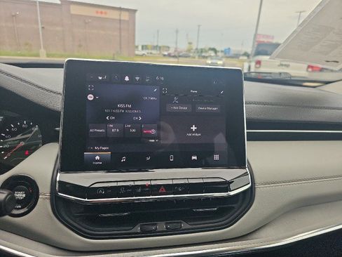 Used 2022 Jeep Compass Limited image 16