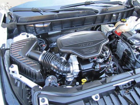 Used 2017 Cadillac XT5 Luxury image 36