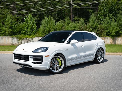 Used 2024 Porsche Cayenne S AWD/4WD image 4