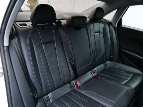 Used 2022 Audi A4 2.0T Premium image 41